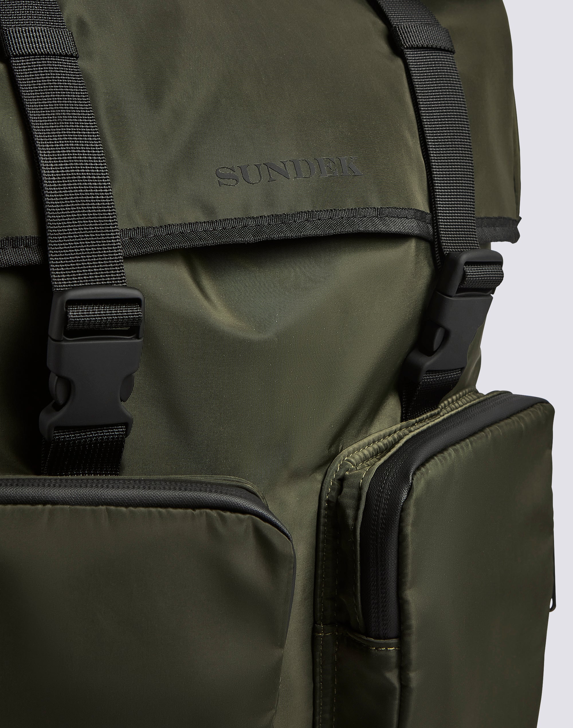ZAINO IN NYLON SHINY CON TASCHE CARGO - Image 3