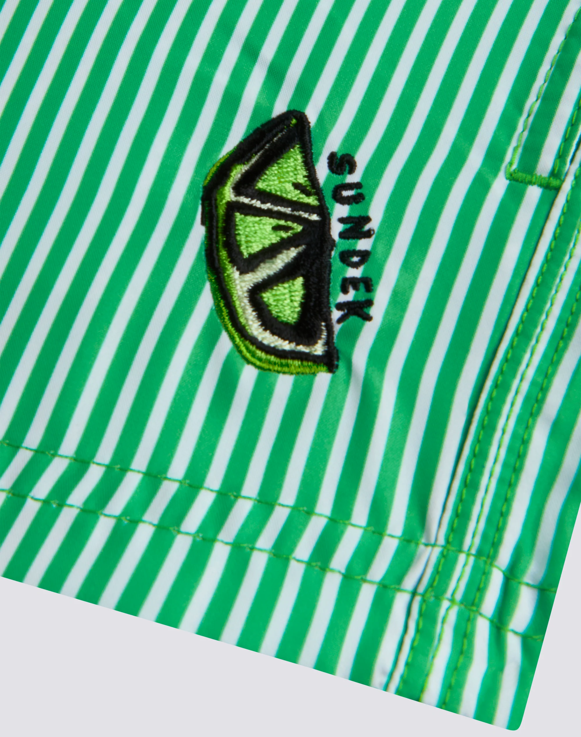 COSTUME DA BAGNO BAMBINO CORTO VITA ELASTICATA REPREVE® CON STAMPA JUICY STRIPES - Image 4