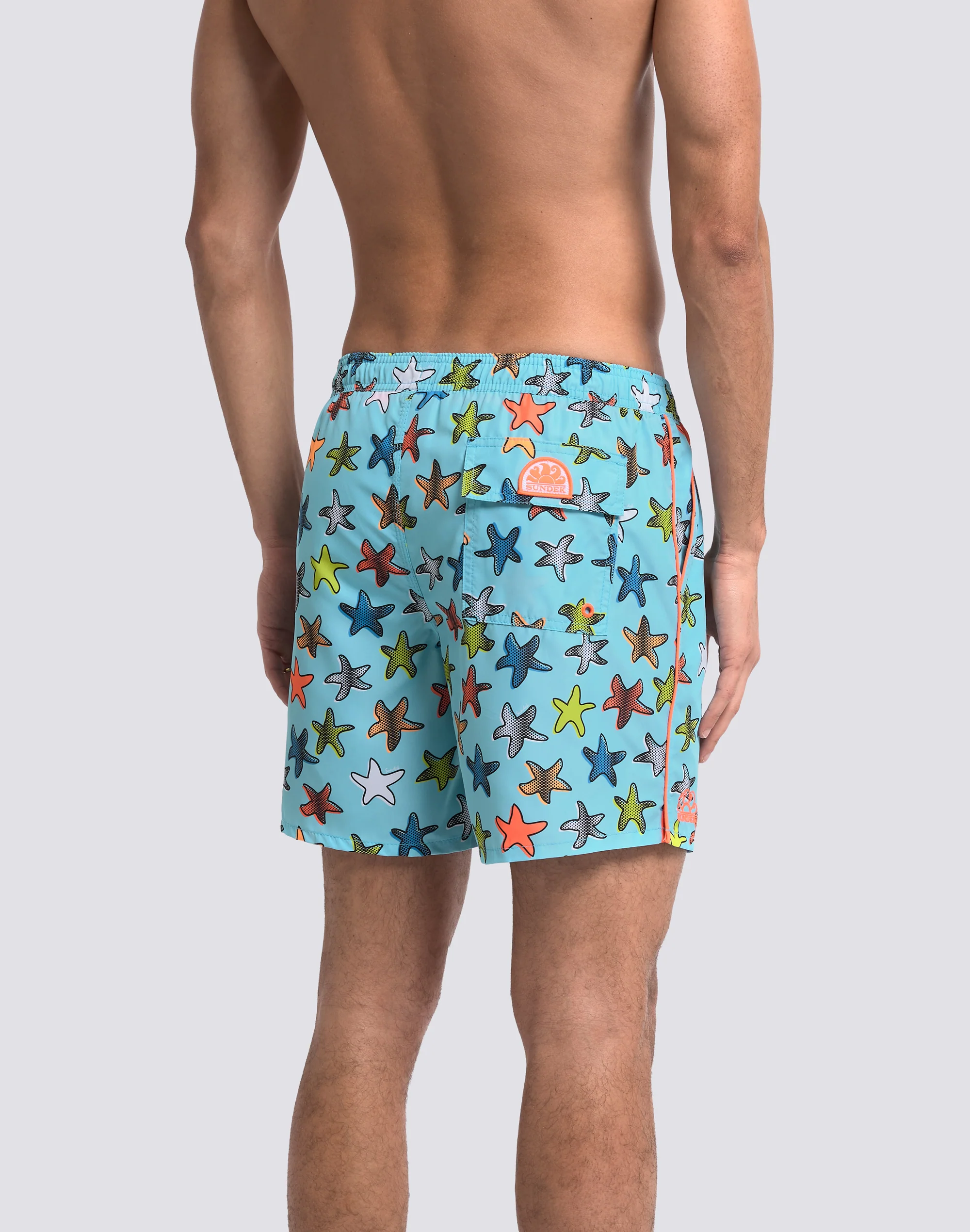 COSTUME DA BAGNO UOMO LUNGHEZZA MEDIA VITA ELASTICATA STAMPA HAPPY STAR IN POLIESTERE RICICLATO REPREVE® - Image 5