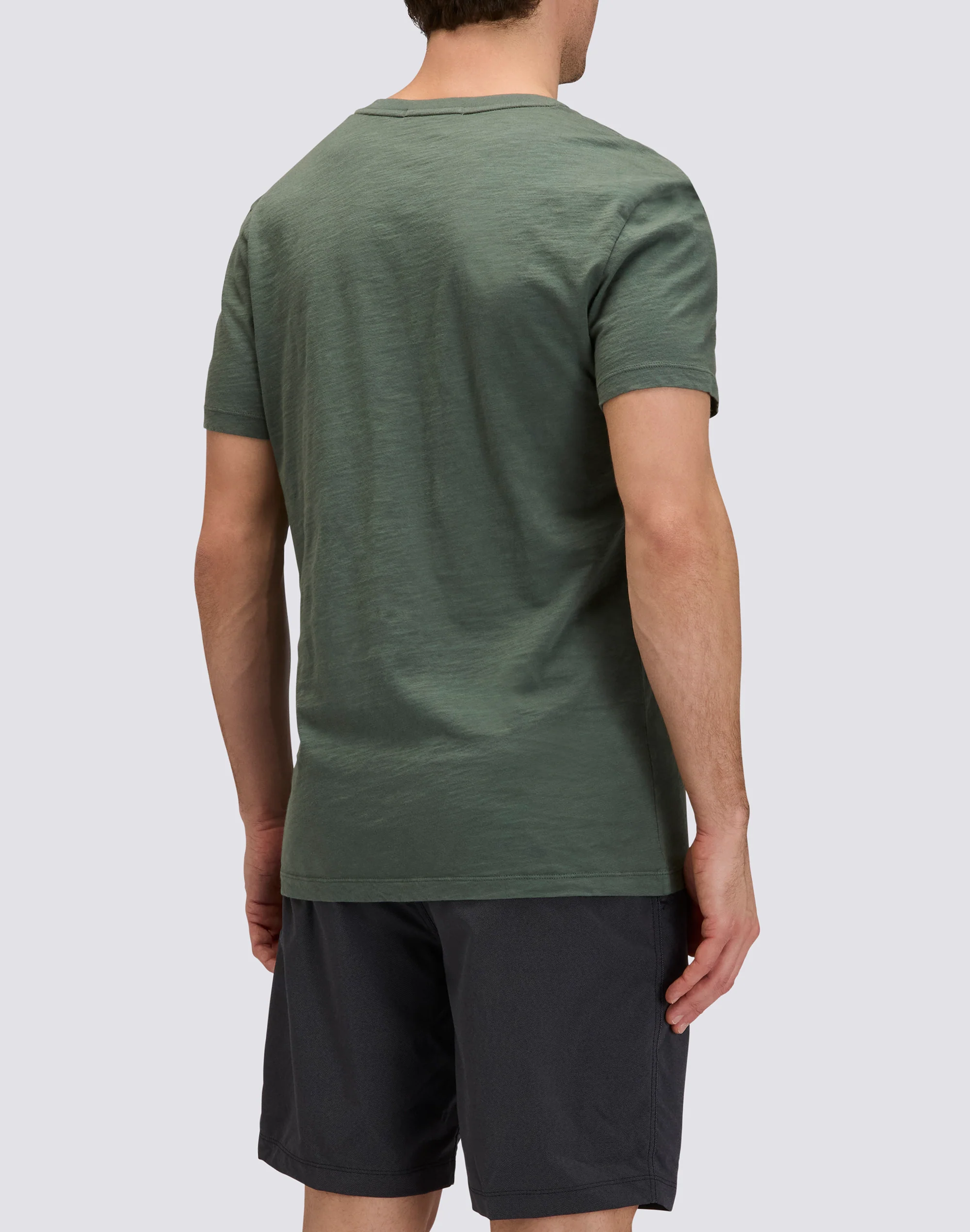 T-SHIRT TINTO CAPO CON SCOLLO A V - Image 2
